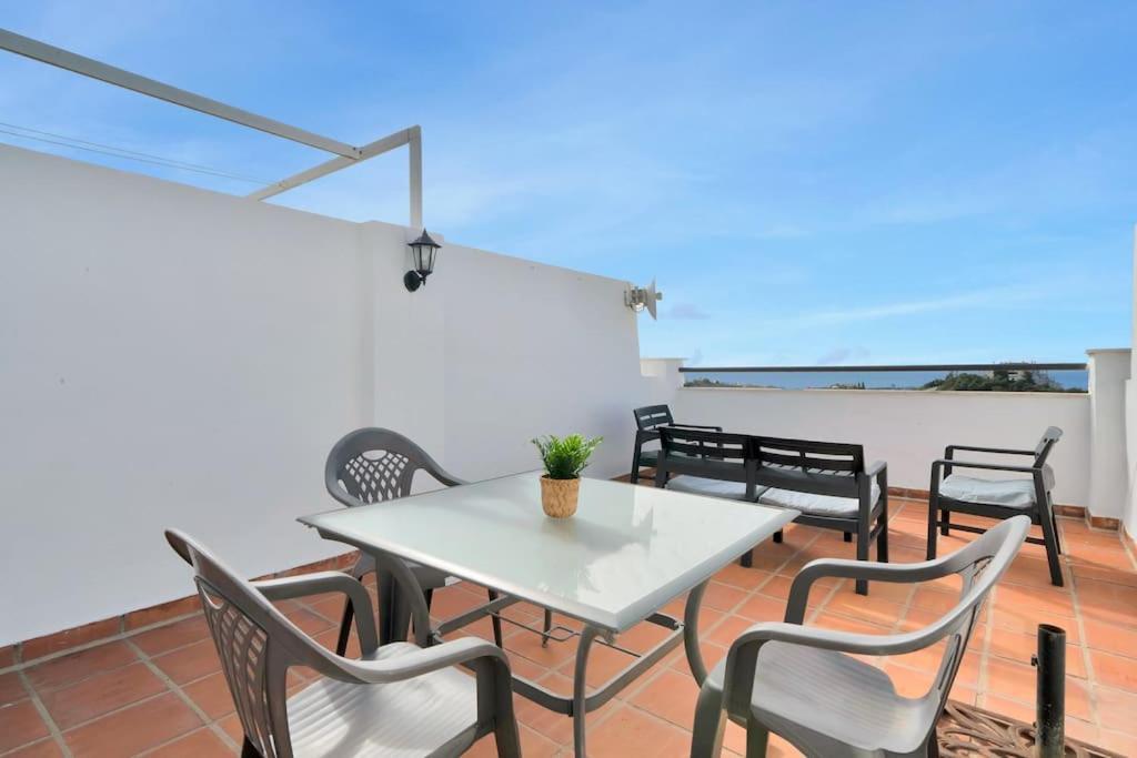 Duplex Con Vistas Al Mar, Piscina Y Gimnasio - Las Abejeras 226 Estepona Luaran gambar